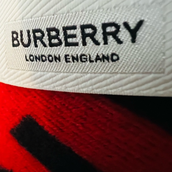 Burberry Oversized Scarf-RARE FIND - Picture 6 of 12